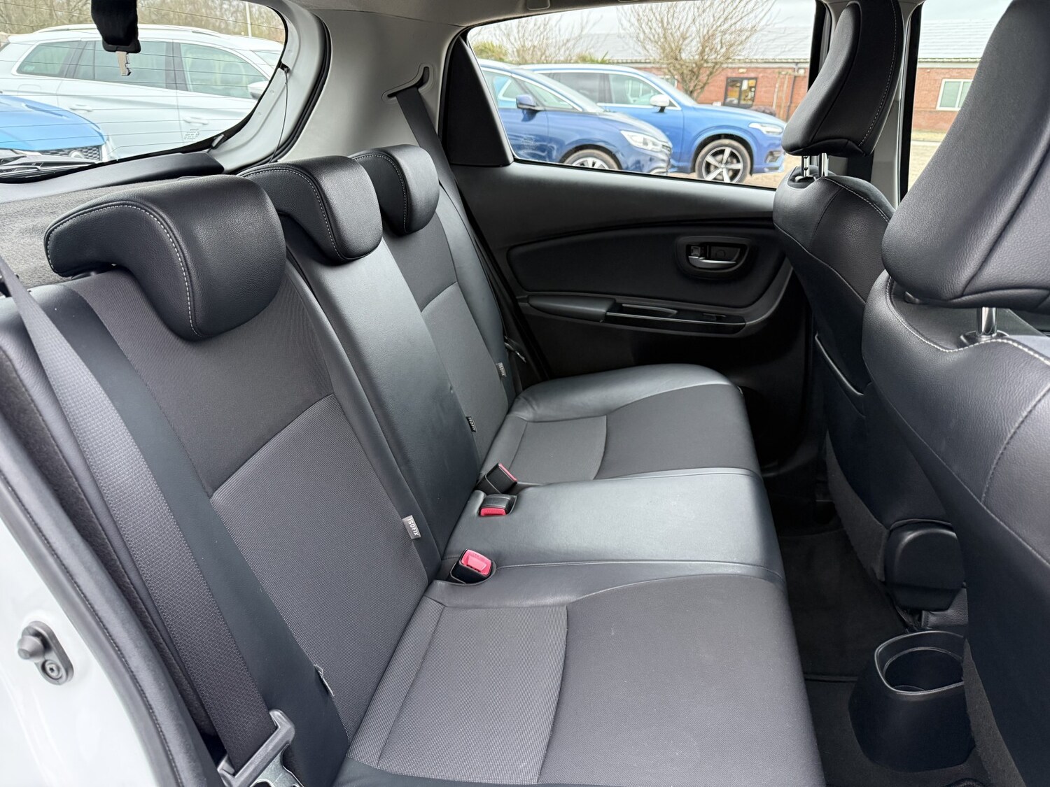 Used Toyota Yaris 2015 for sale - 77851269: Photo 15