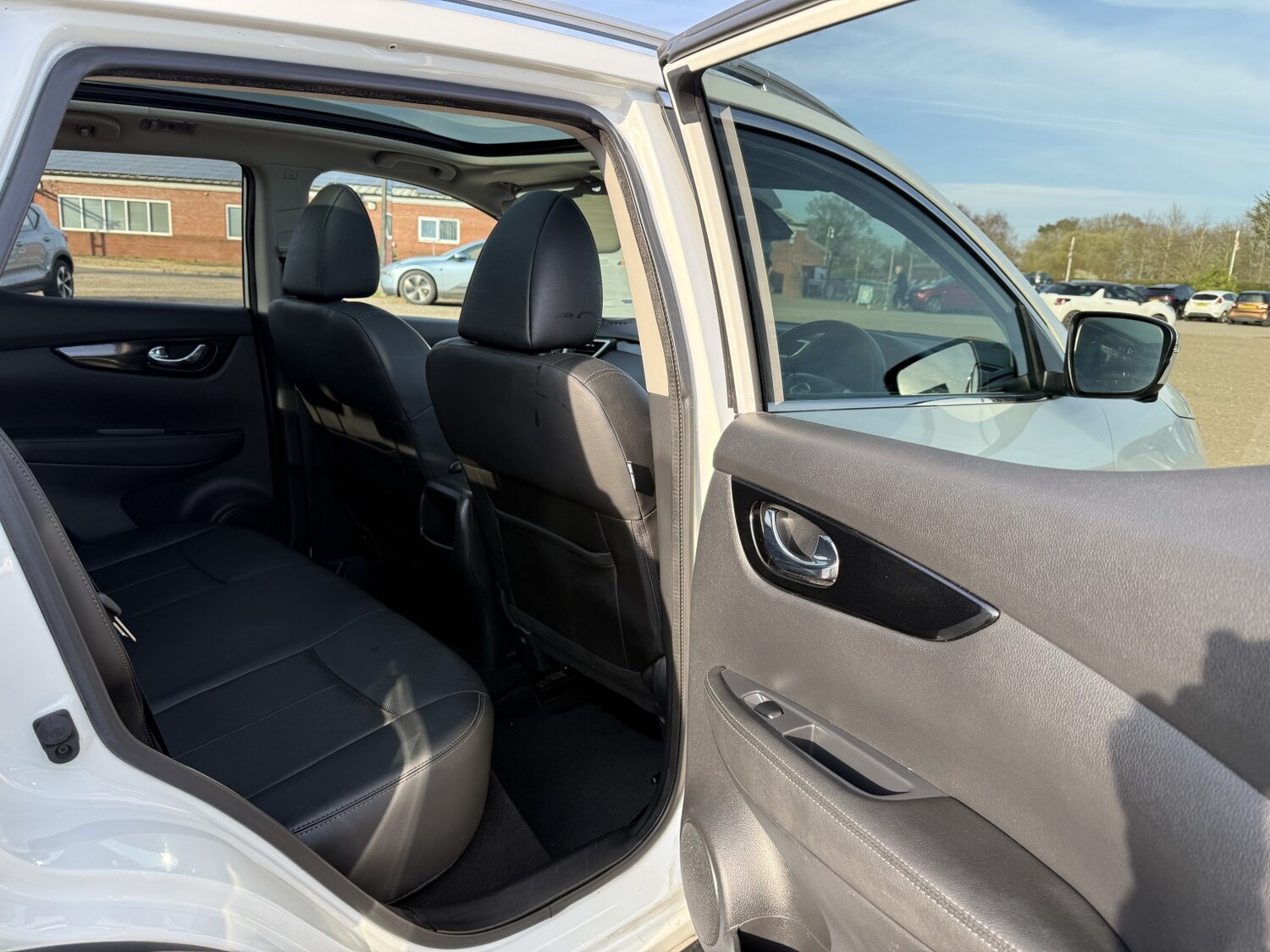 Used Nissan Qashqai 2015 for sale - 77962001: Photo 13