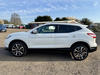 Used Nissan Qashqai 2015 for sale - 77962001: Photo