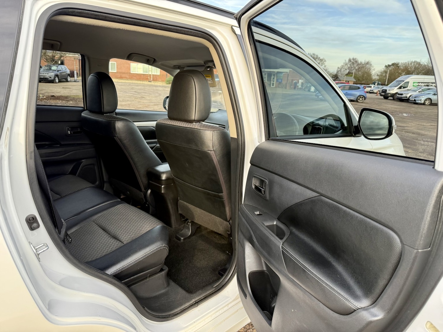 Used Mitsubishi Outlander 2015 for sale - 77201297: Photo 12