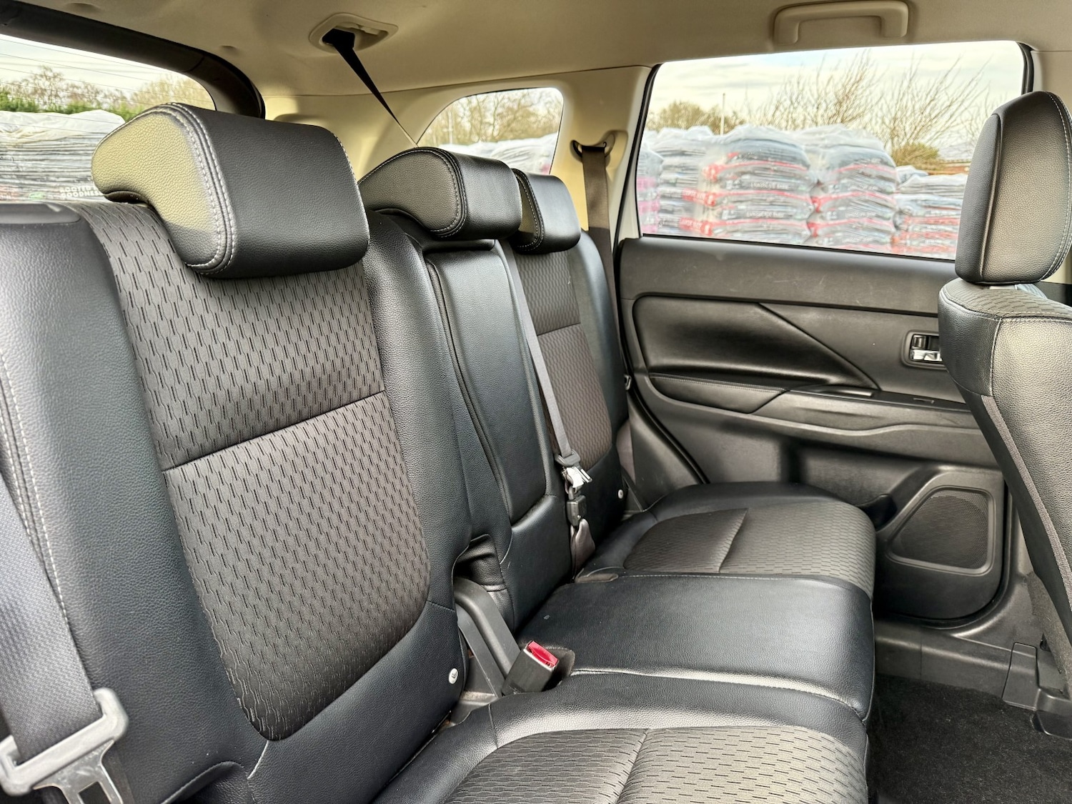Used Mitsubishi Outlander 2015 for sale - 77201297: Photo 13