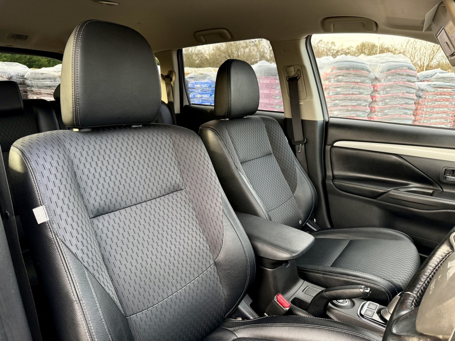 Used Mitsubishi Outlander 2015 for sale - 77201297: Photo 15