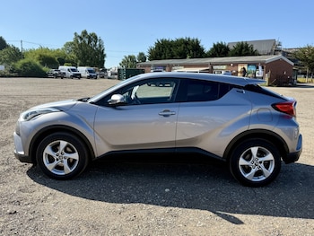 Used Toyota C-HR 2017 for sale - 79115579: Photo