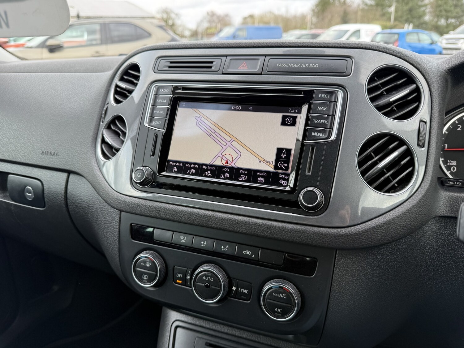 Used Volkswagen Tiguan 2015 for sale - 77881152: Photo 22