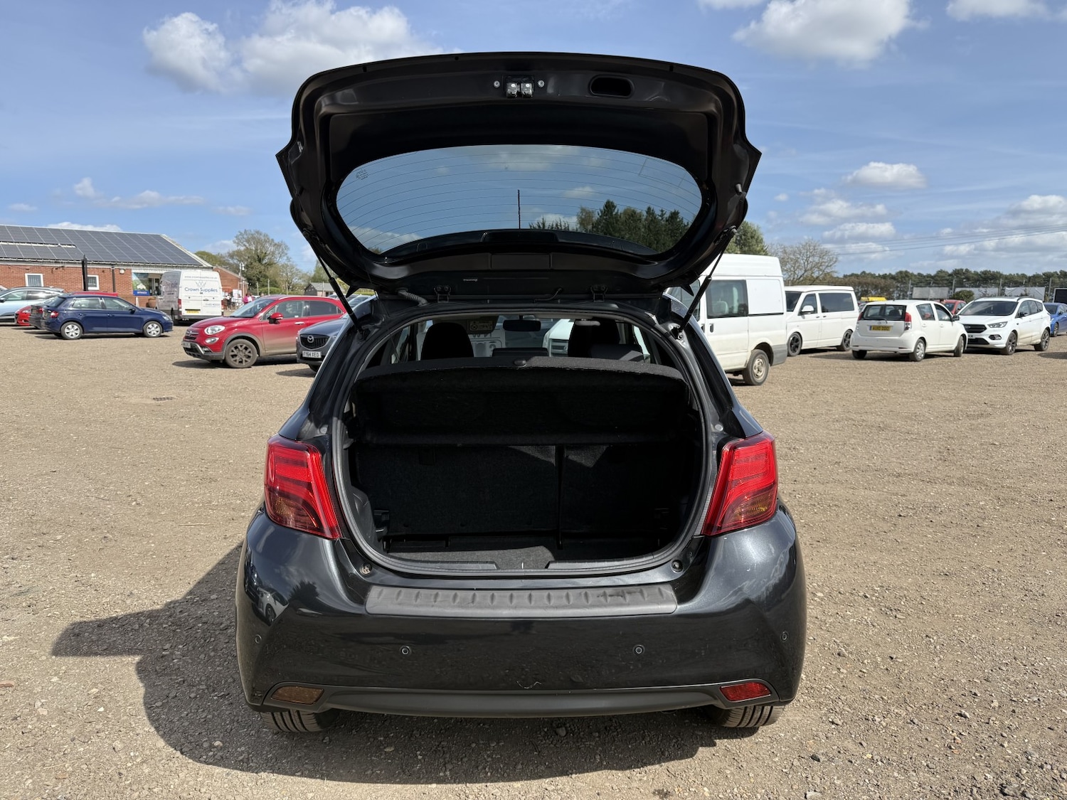 Used Toyota Yaris 2015 for sale - 78201962: Photo 11