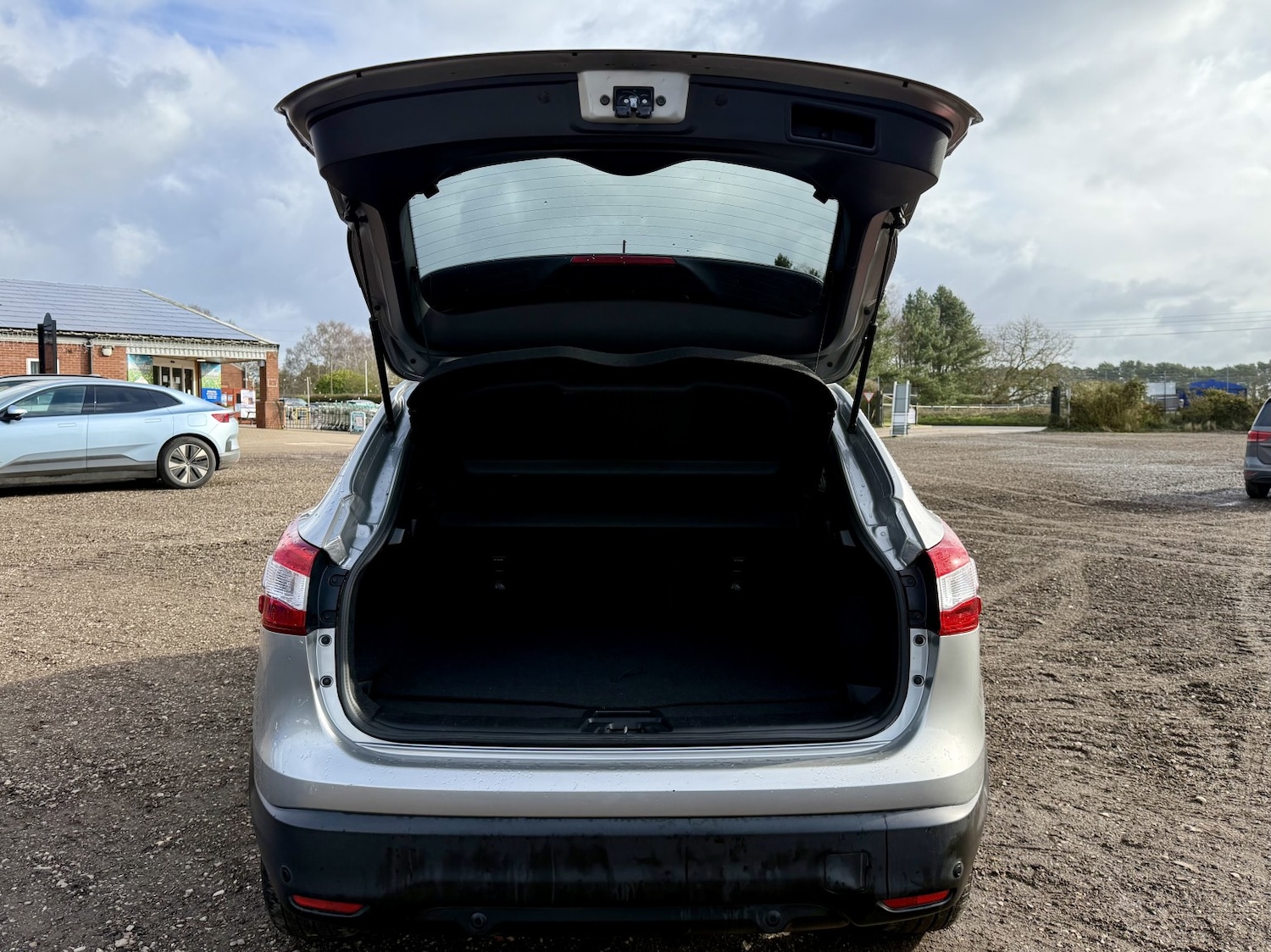 Used Nissan Qashqai 2017 for sale - 77836882: Photo 11