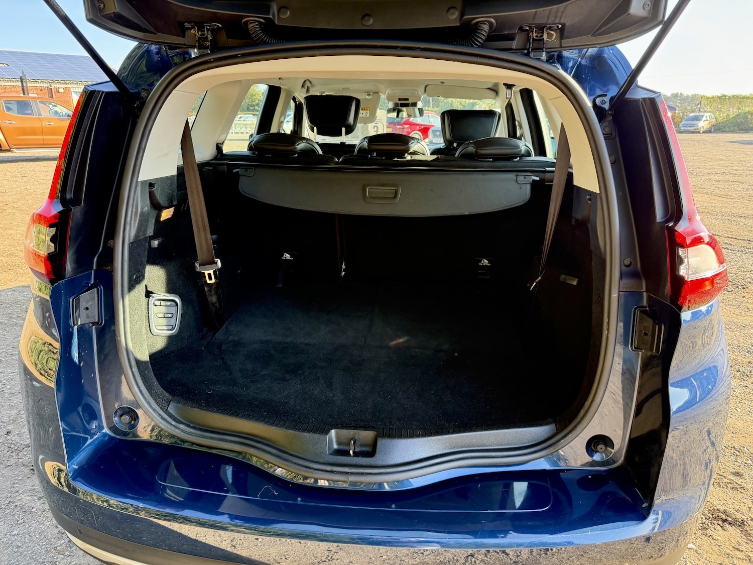 Used Renault Grand Scenic 2017 for sale - 76281402: Photo 13