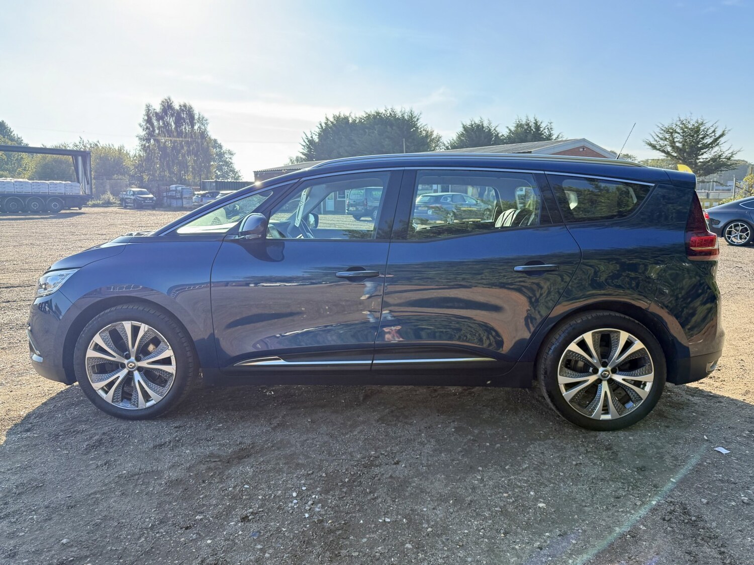 Used Renault Grand Scenic 2017 for sale - 76281402: Photo 6