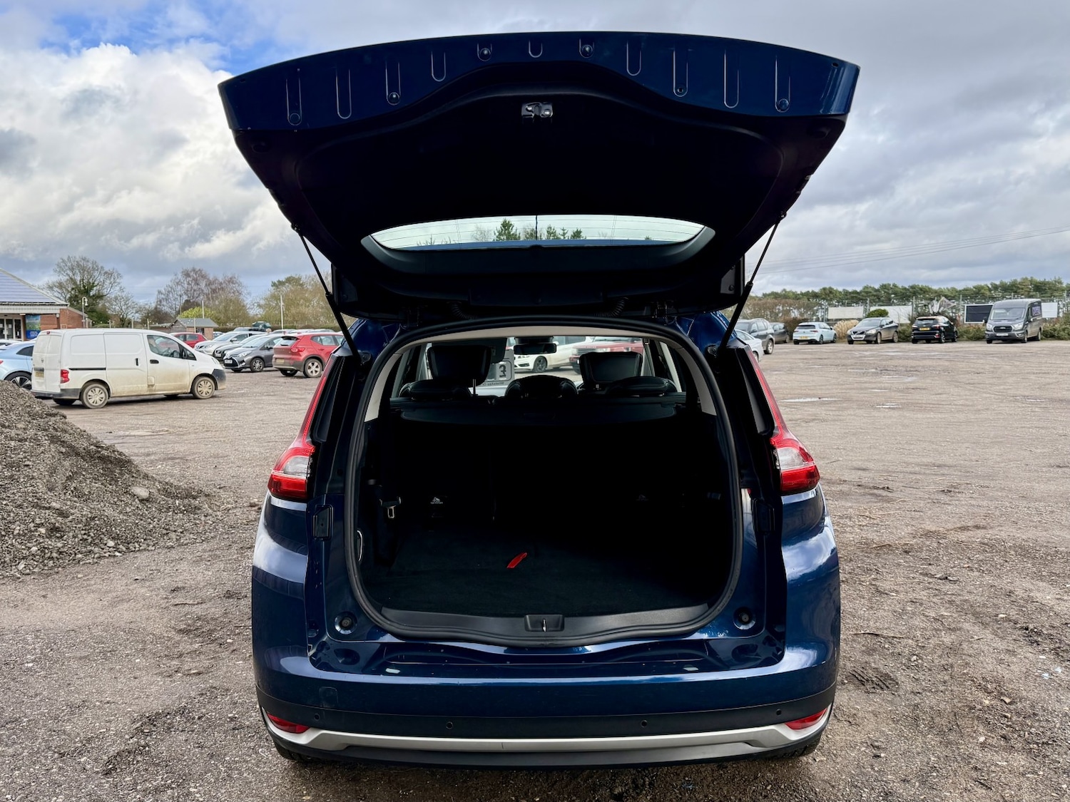 Used Renault Grand Scenic 2017 for sale - 77578474: Photo 11