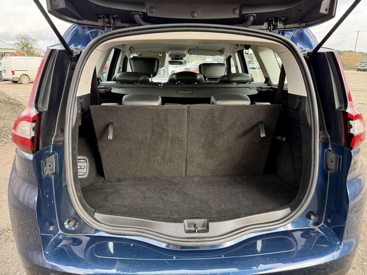 Used Renault Grand Scenic 2017 for sale - 77578474: Photo 15