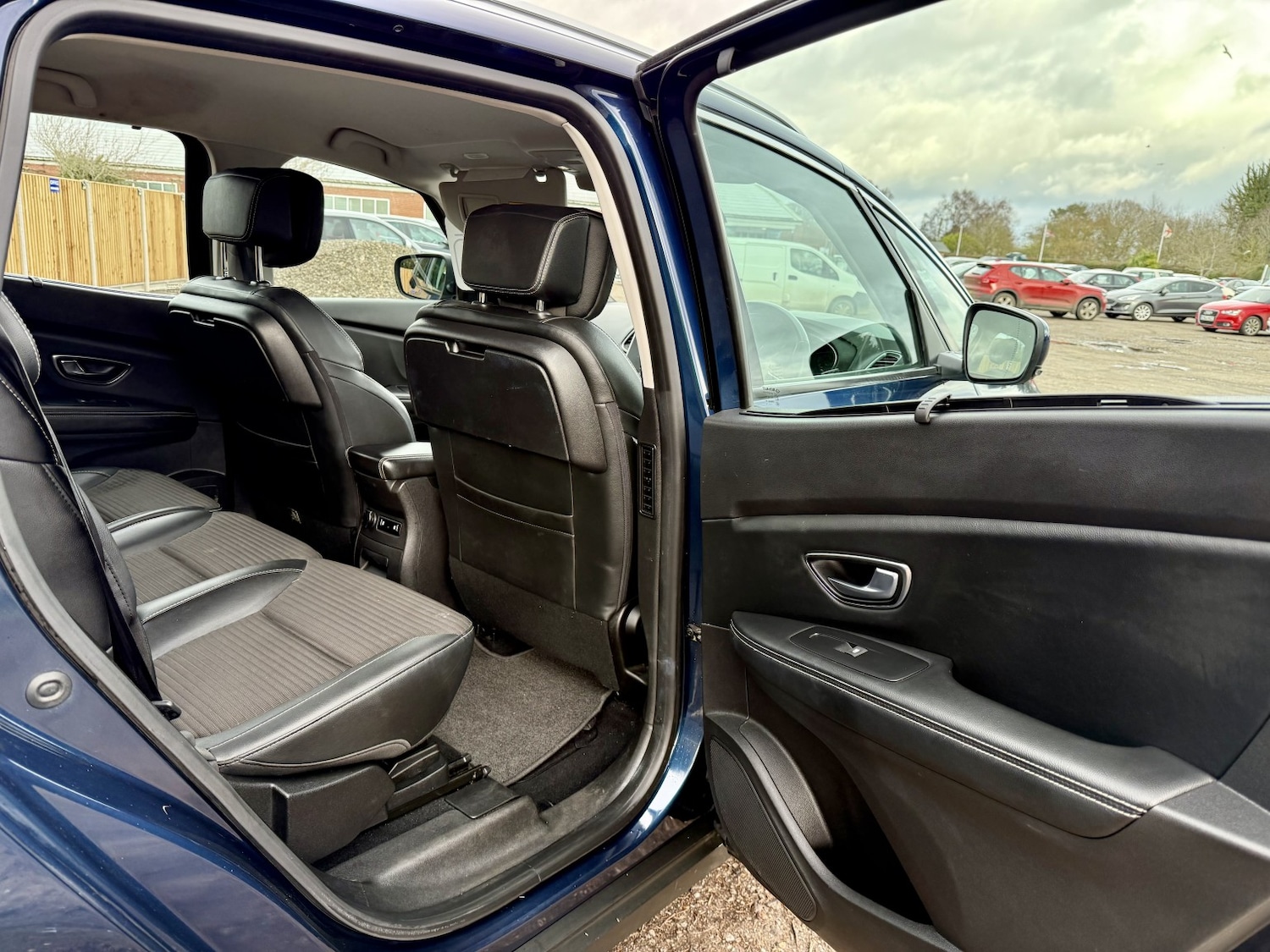 Used Renault Grand Scenic 2017 for sale - 77578474: Photo 16