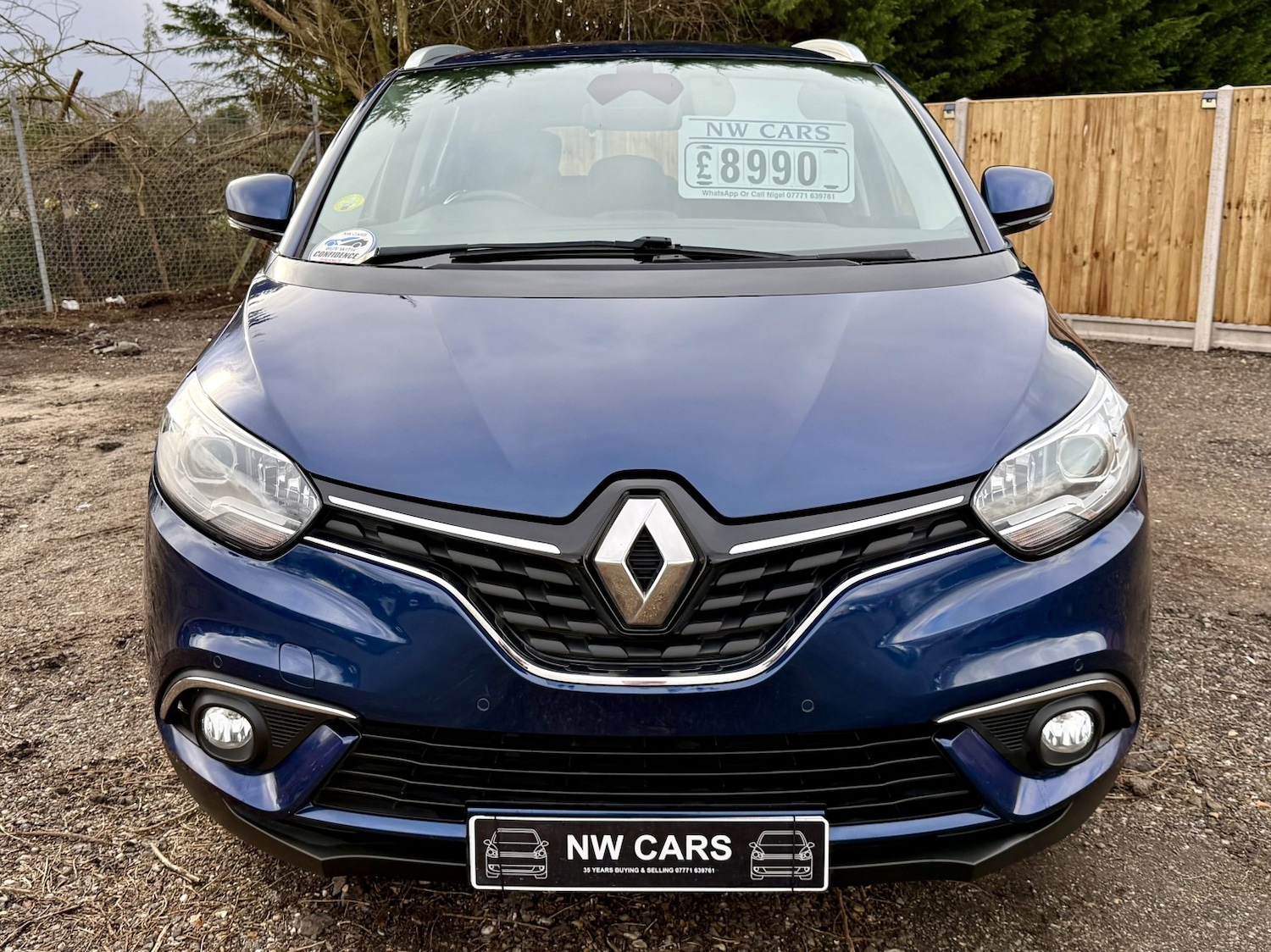 Used Renault Grand Scenic 2017 for sale - 77578474: Photo 2