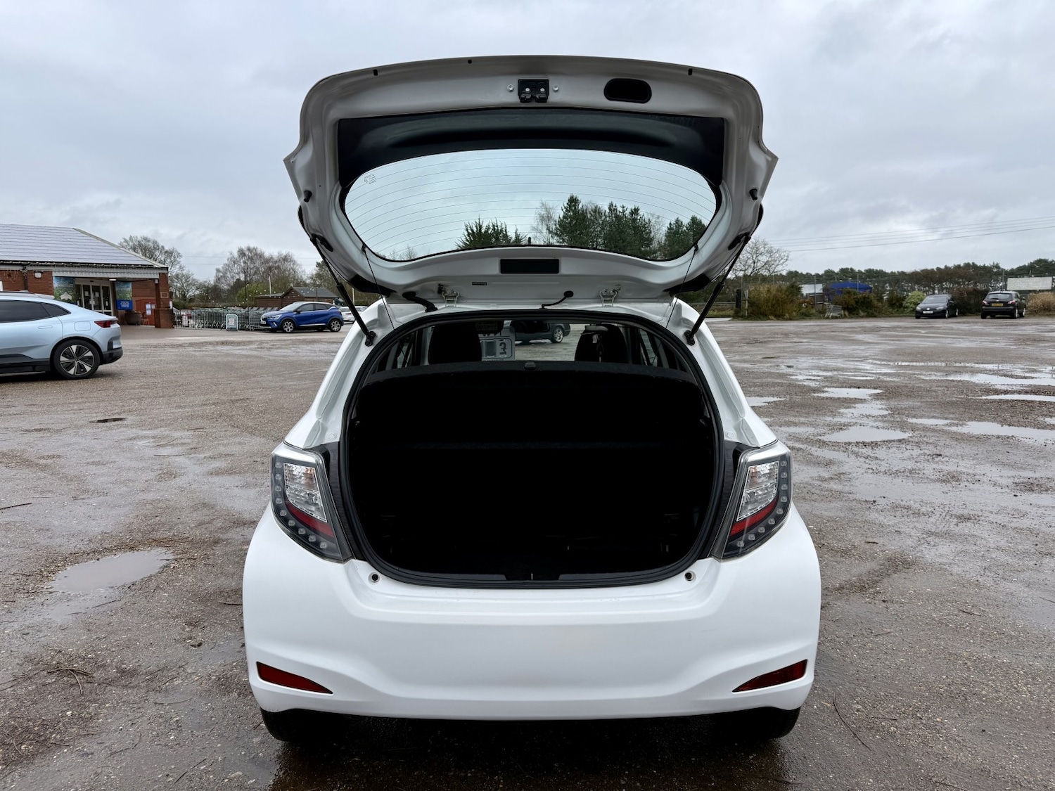 Used Toyota Yaris 2014 for sale - 77632492: Photo 11