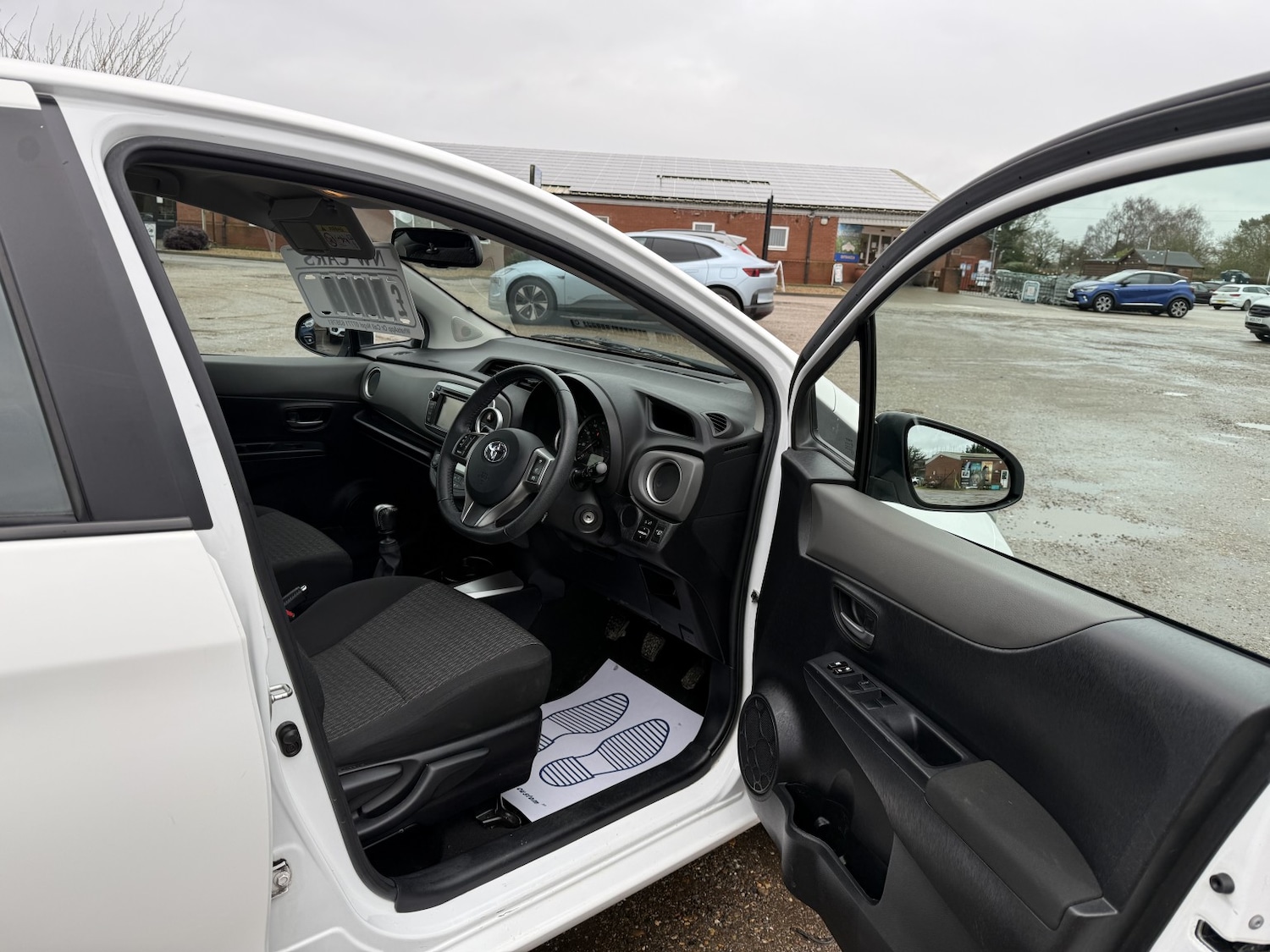 Used Toyota Yaris 2014 for sale - 77632492: Photo 15