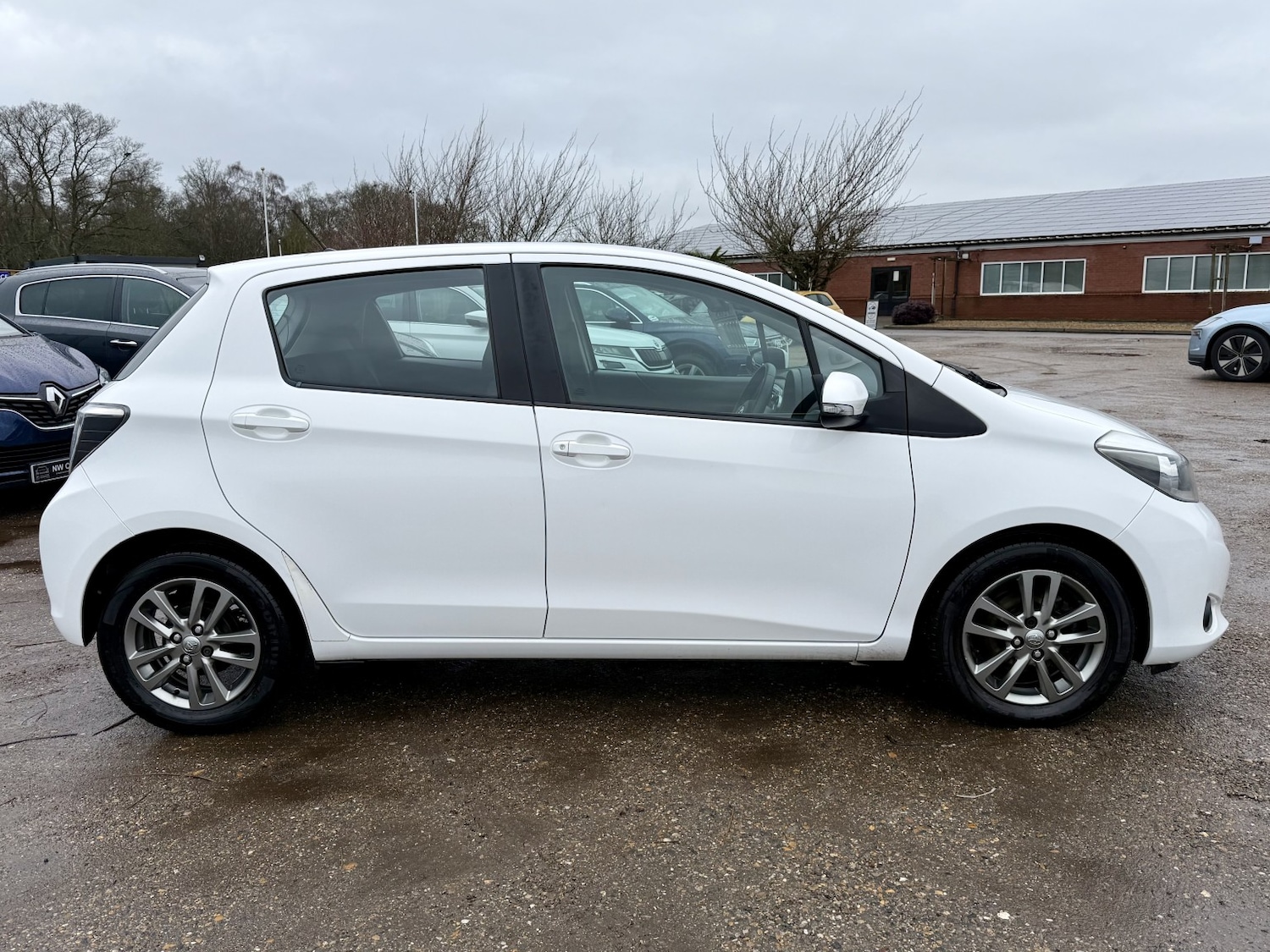 Used Toyota Yaris 2014 for sale - 77632492: Photo 8