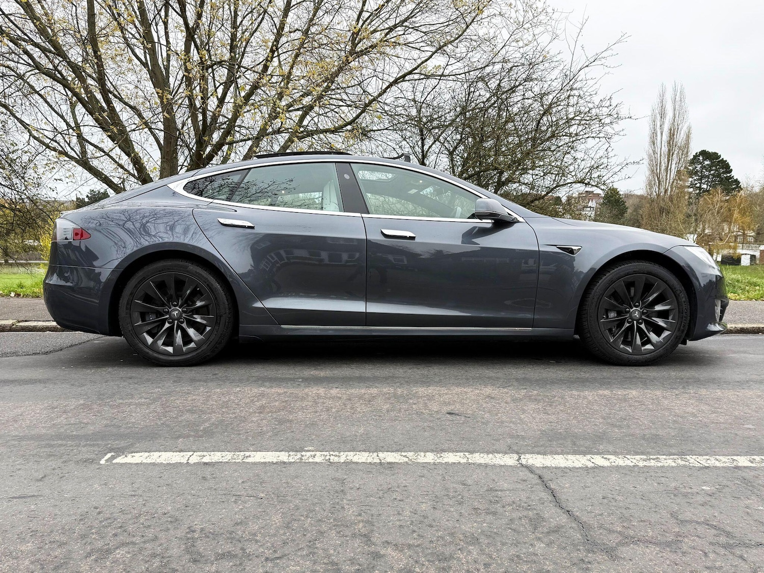Used Tesla Model S 2017 for sale - 76759599: Photo 2