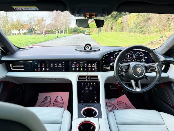 Used Porsche Taycan 2020 for sale - 73882497: Photo 2