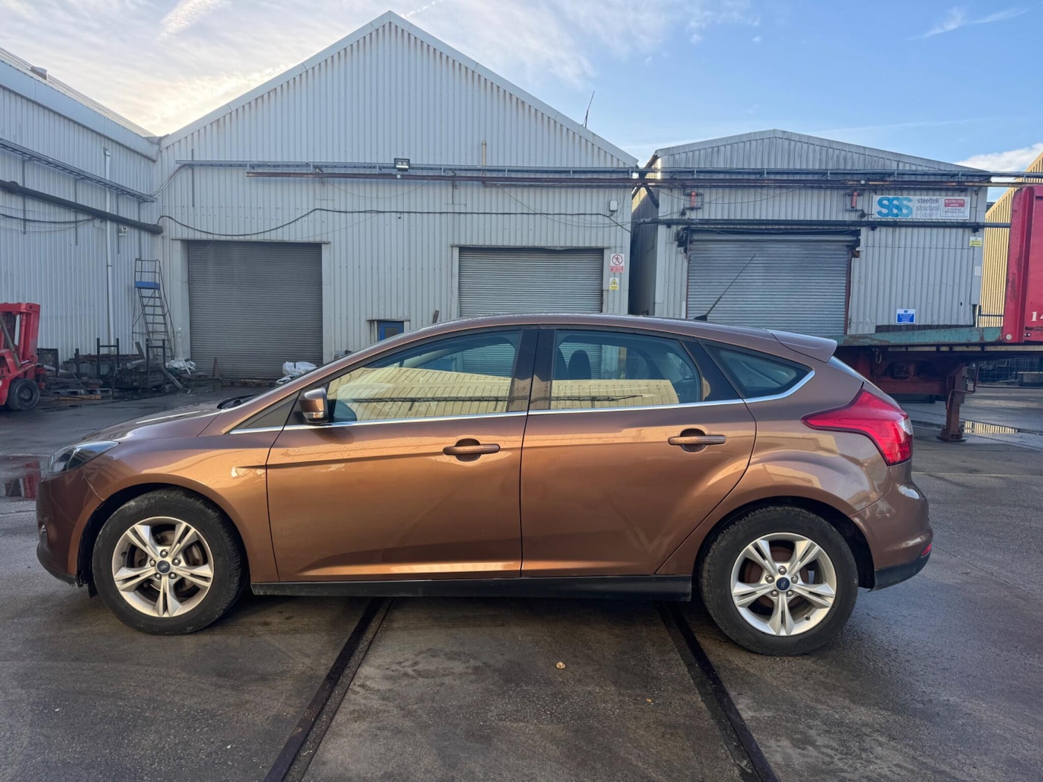 Used Ford Focus 2013 for sale - 76936457: Photo 2