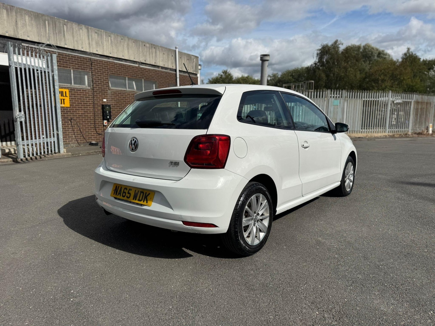 Used Volkswagen Polo 2015 for sale - 76667163: Photo 10