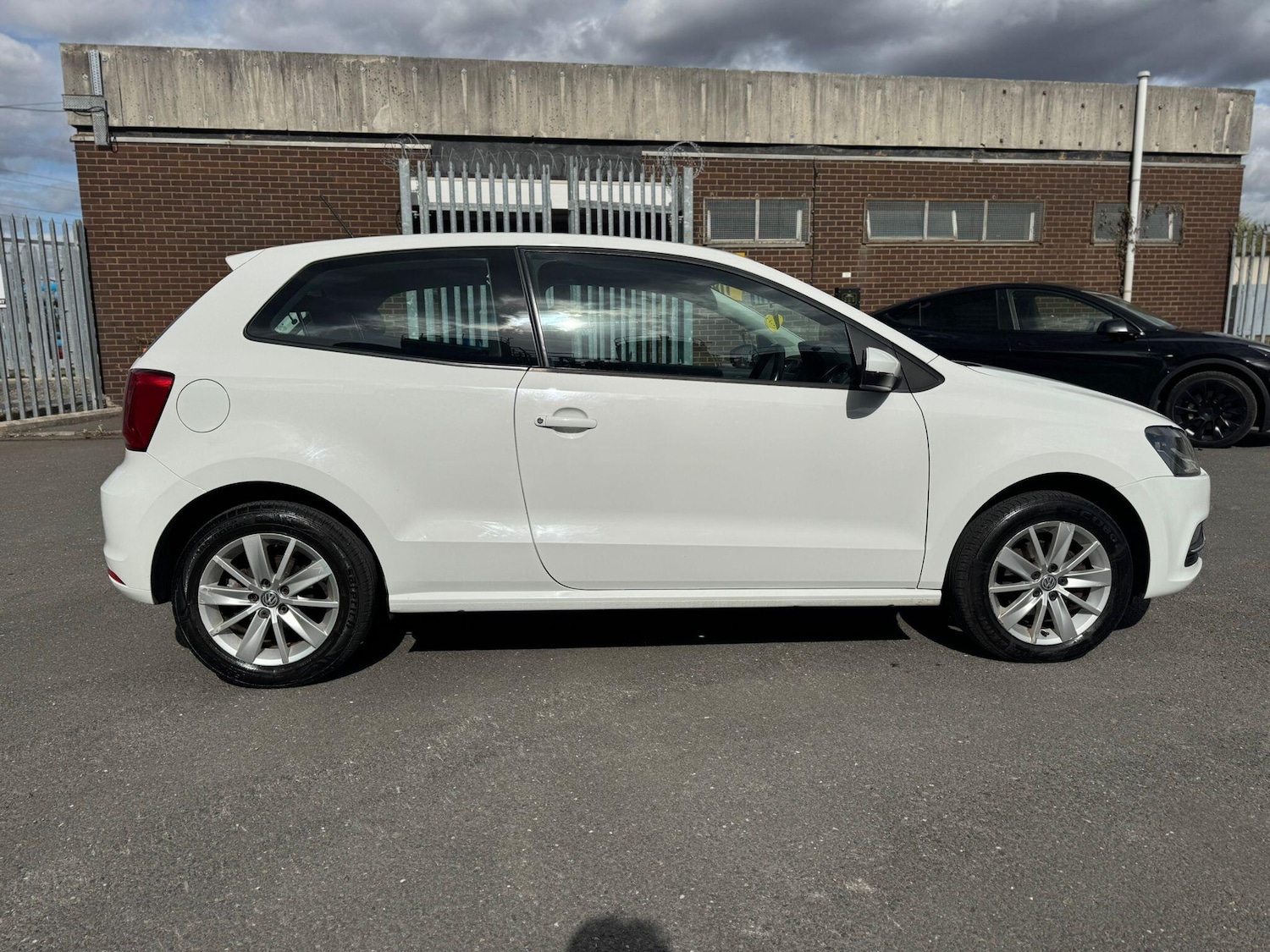 Used Volkswagen Polo 2015 for sale - 76667163: Photo 12