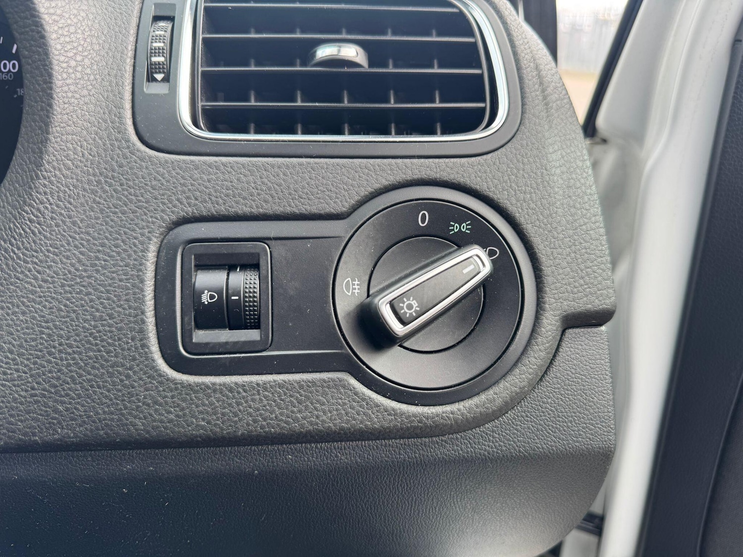 Used Volkswagen Polo 2015 for sale - 76667163: Photo 14