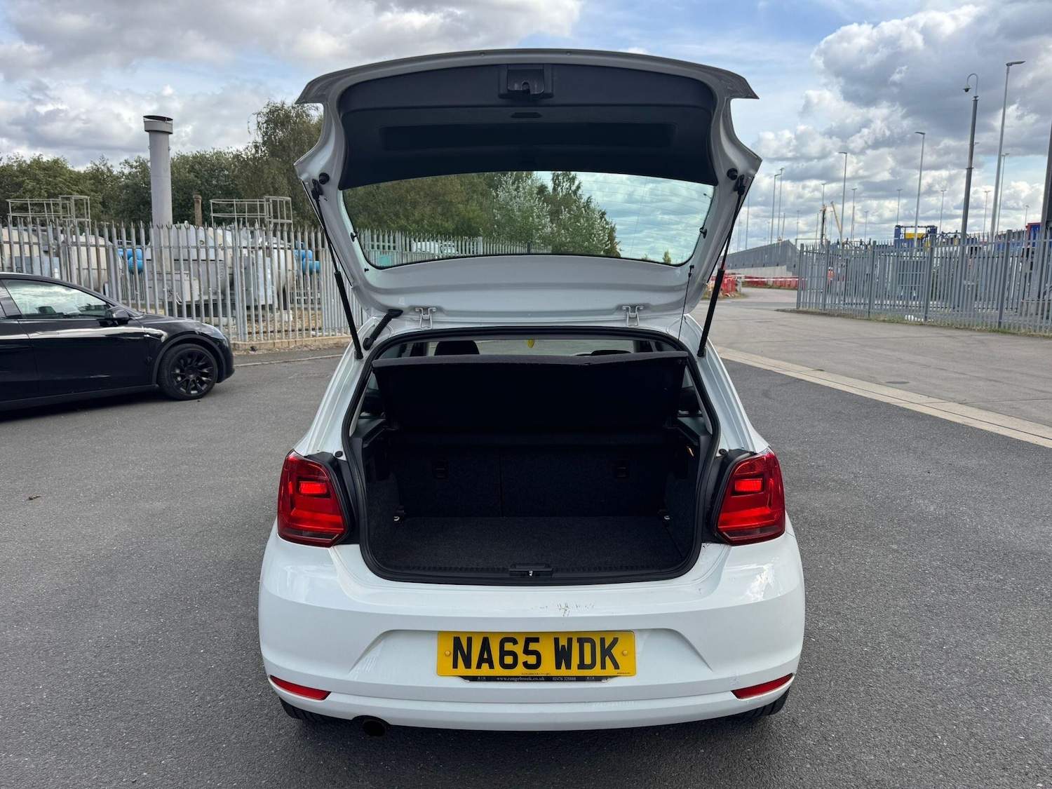 Used Volkswagen Polo 2015 for sale - 76667163: Photo 17