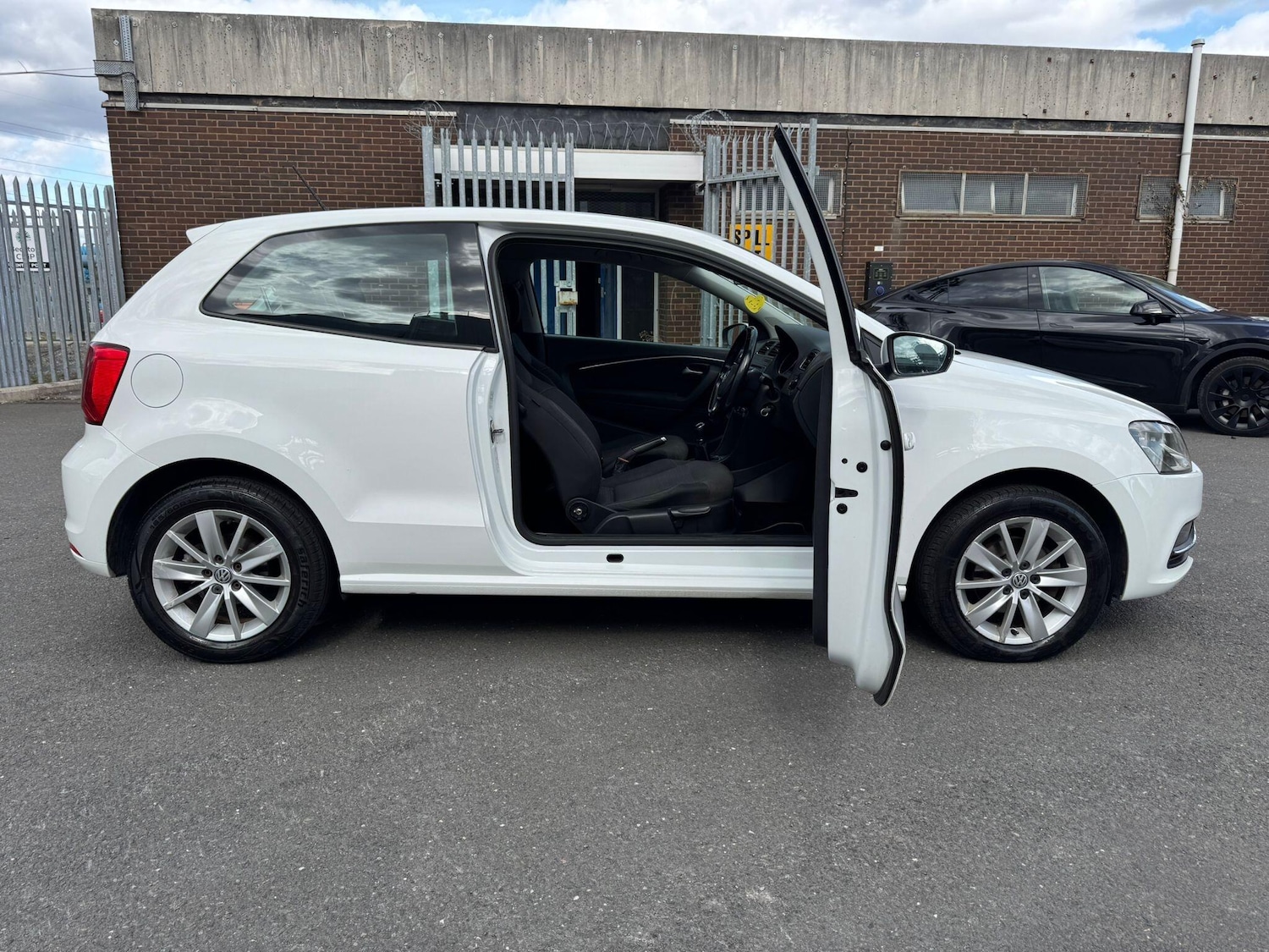 Used Volkswagen Polo 2015 for sale - 76667163: Photo 33