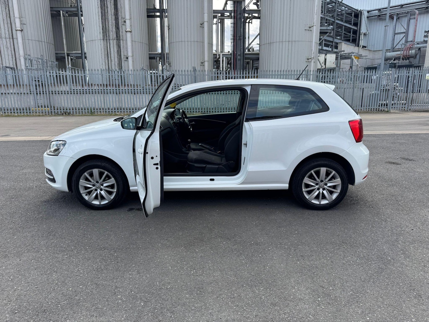 Used Volkswagen Polo 2015 for sale - 76667163: Photo 34