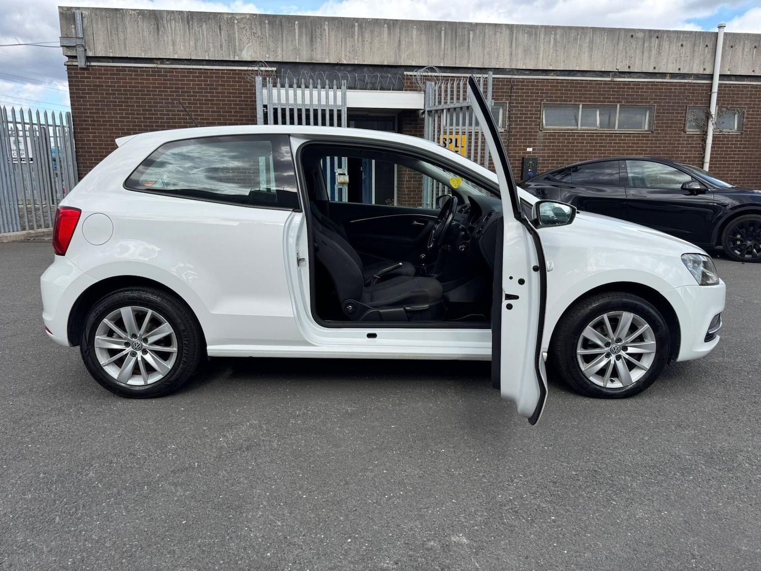 Used Volkswagen Polo 2015 for sale - 76667163: Photo 36