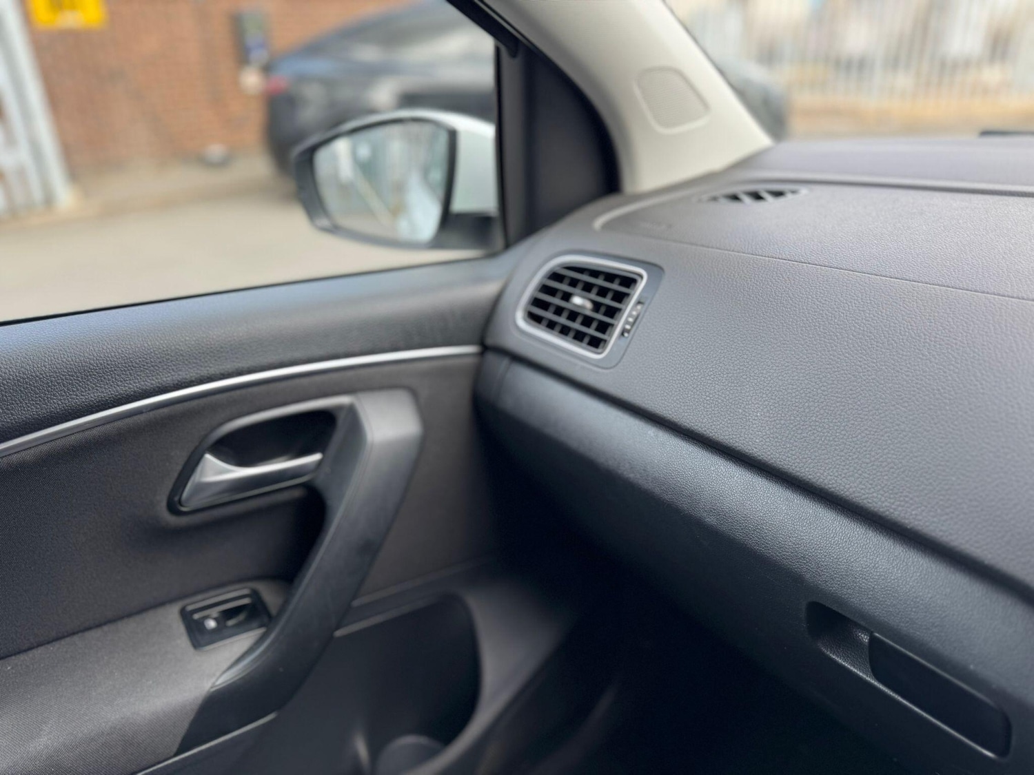 Used Volkswagen Polo 2015 for sale - 76667163: Photo 38