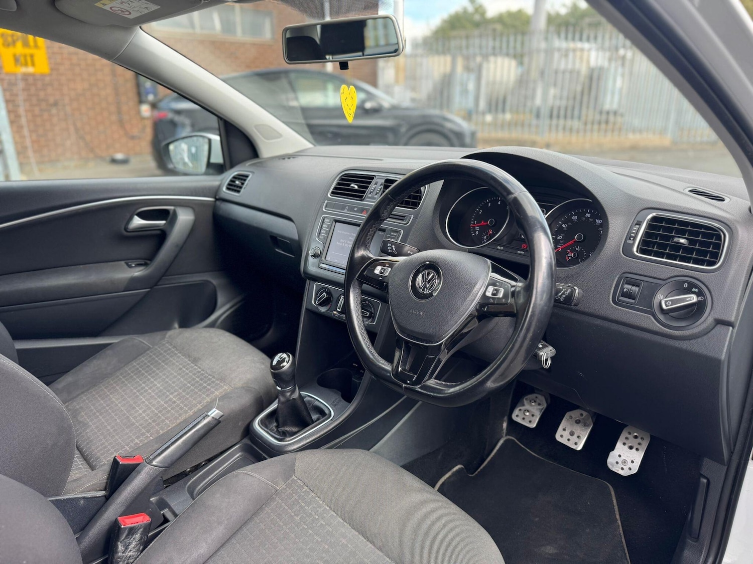 Used Volkswagen Polo 2015 for sale - 76667163: Photo 9