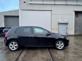 Used Volkswagen Golf 2017 for sale - 78007617: Photo