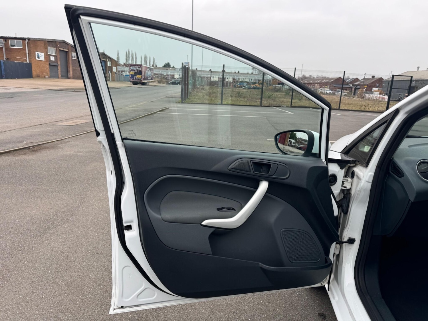 Used Ford Fiesta 2011 for sale - 77794017: Photo 21