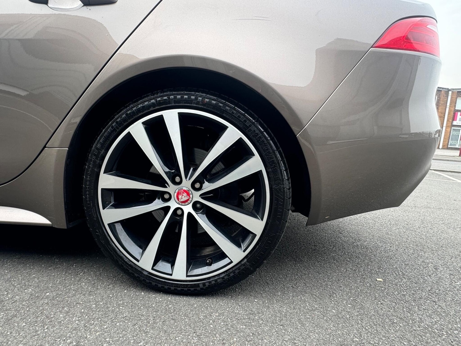 Used Jaguar XE 2015 for sale - 77982554: Photo 25