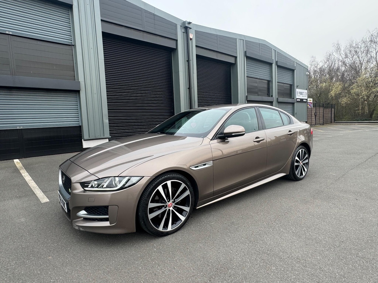 Used Jaguar XE 2015 for sale - 77982554: Photo 4