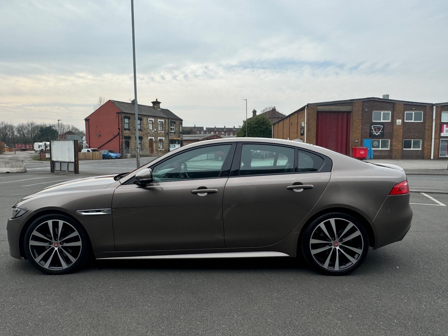 Used Jaguar XE 2015 for sale - 77982554: Photo 9