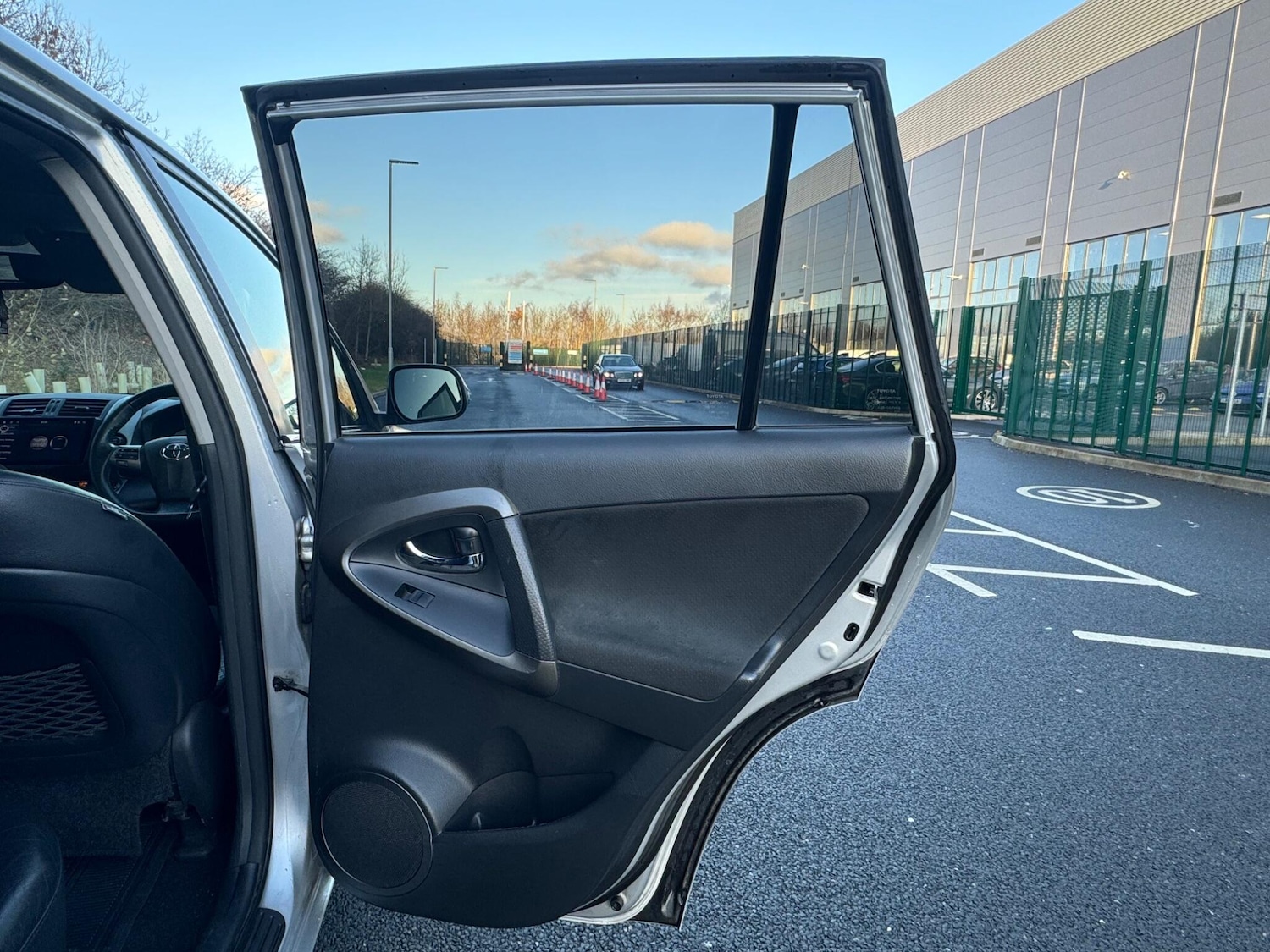 Used Toyota RAV4 for sale - 77230604: Photo 27