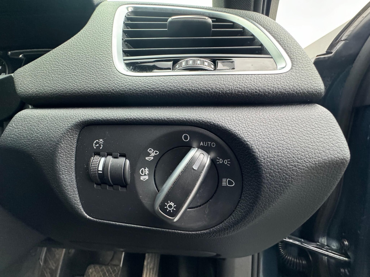 Used Audi Q3 2015 for sale - 77238159: Photo 33