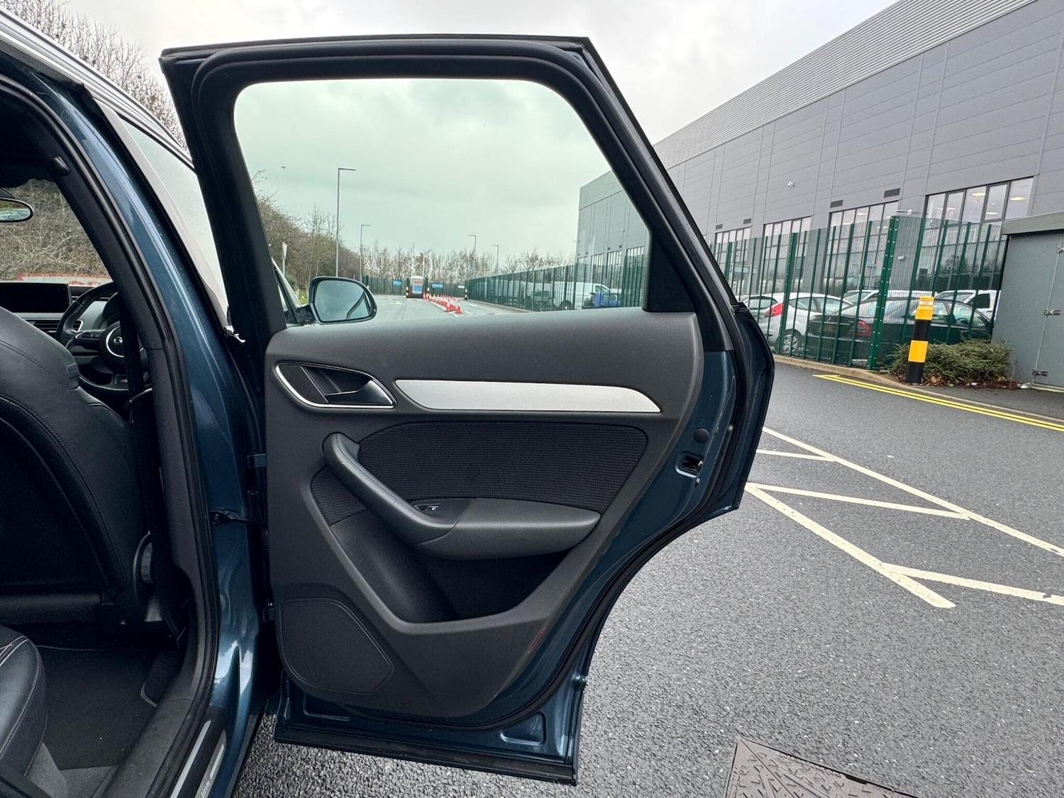 Used Audi Q3 2015 for sale - 77238159: Photo 36