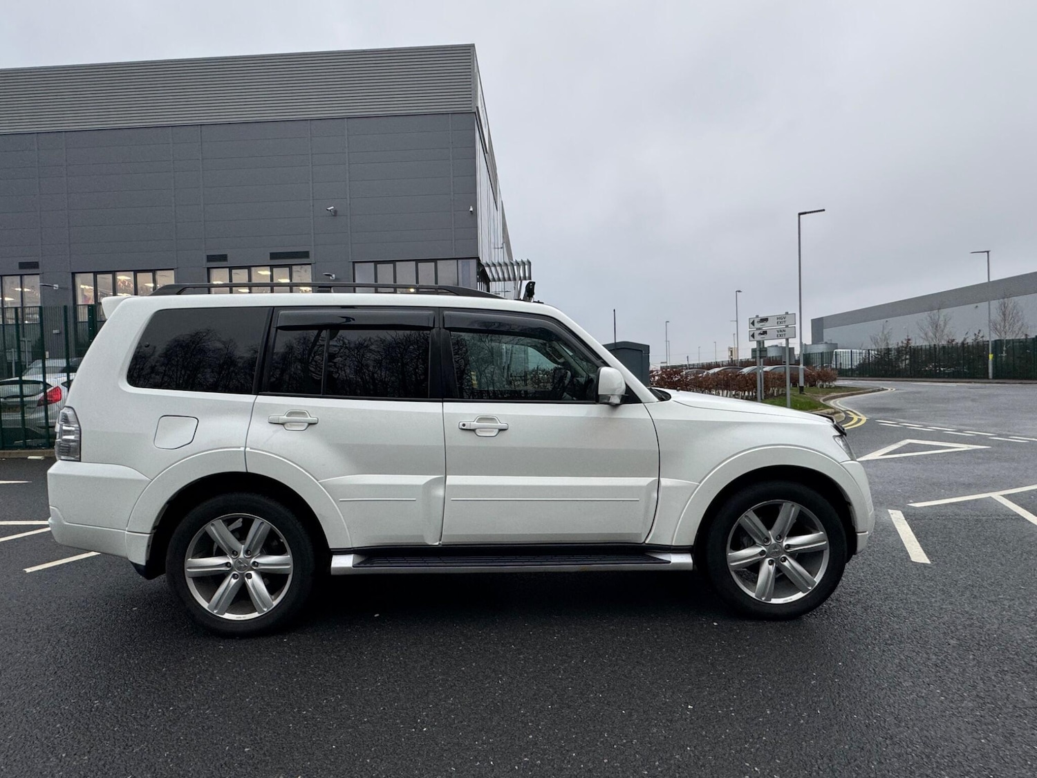 Used Mitsubishi Shogun 2014 for sale - 77320417: Photo 17