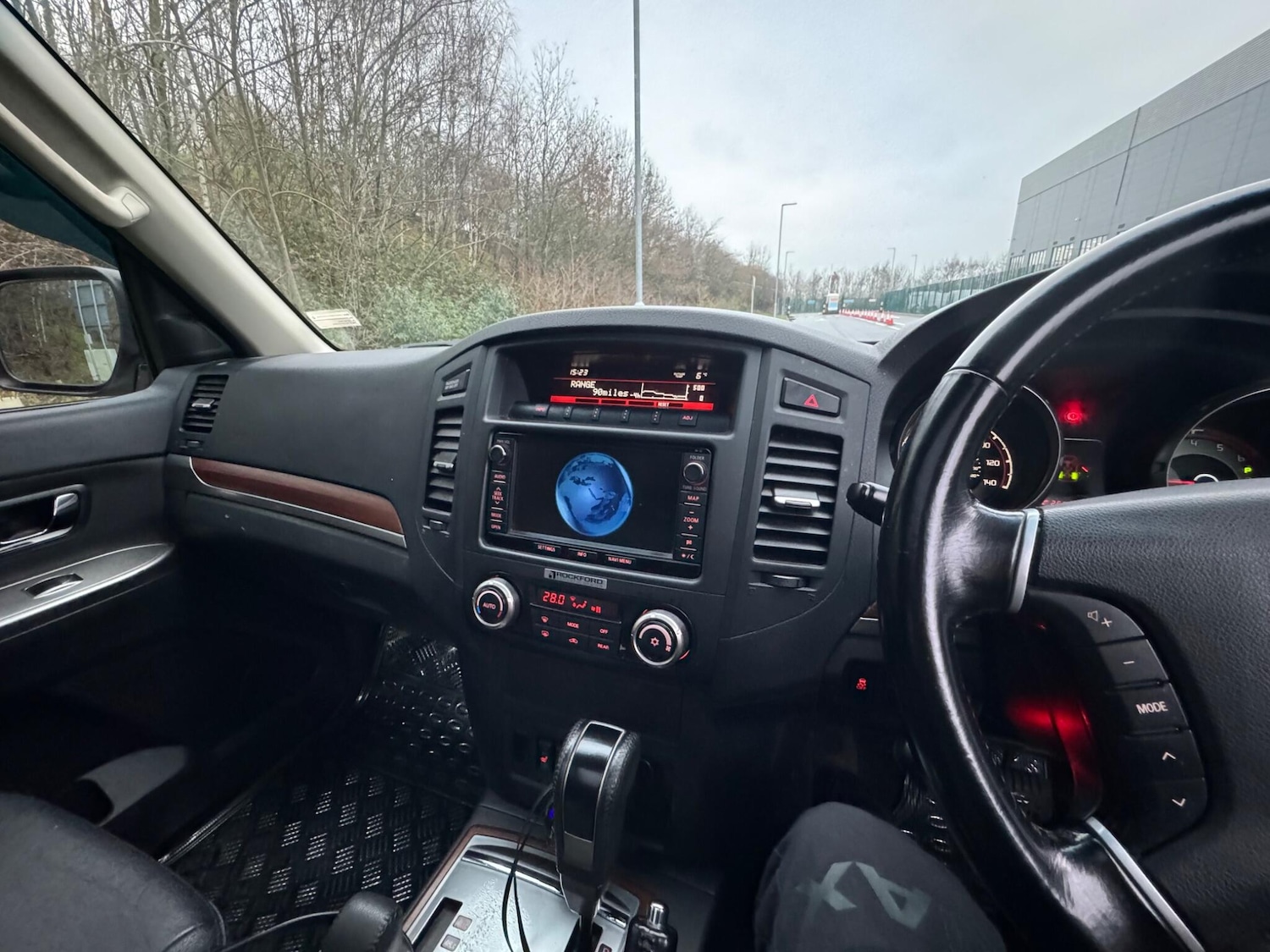 Used Mitsubishi Shogun 2014 for sale - 77320417: Photo 23