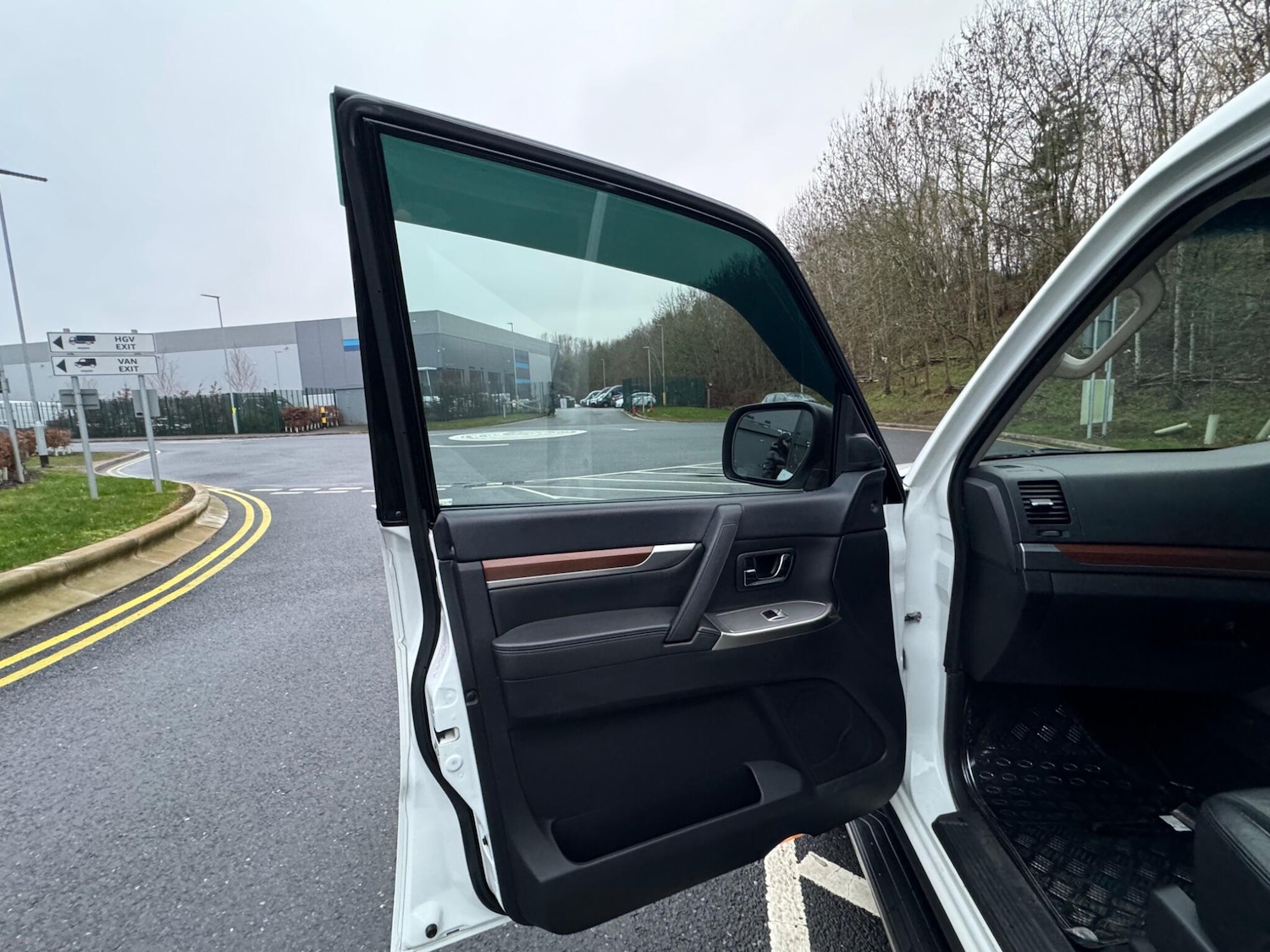 Used Mitsubishi Shogun 2014 for sale - 77320417: Photo 36