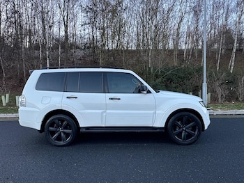 (13) - 3.2 DI-DC SG4 Black Auto 4WD Euro 5 5dr LWB