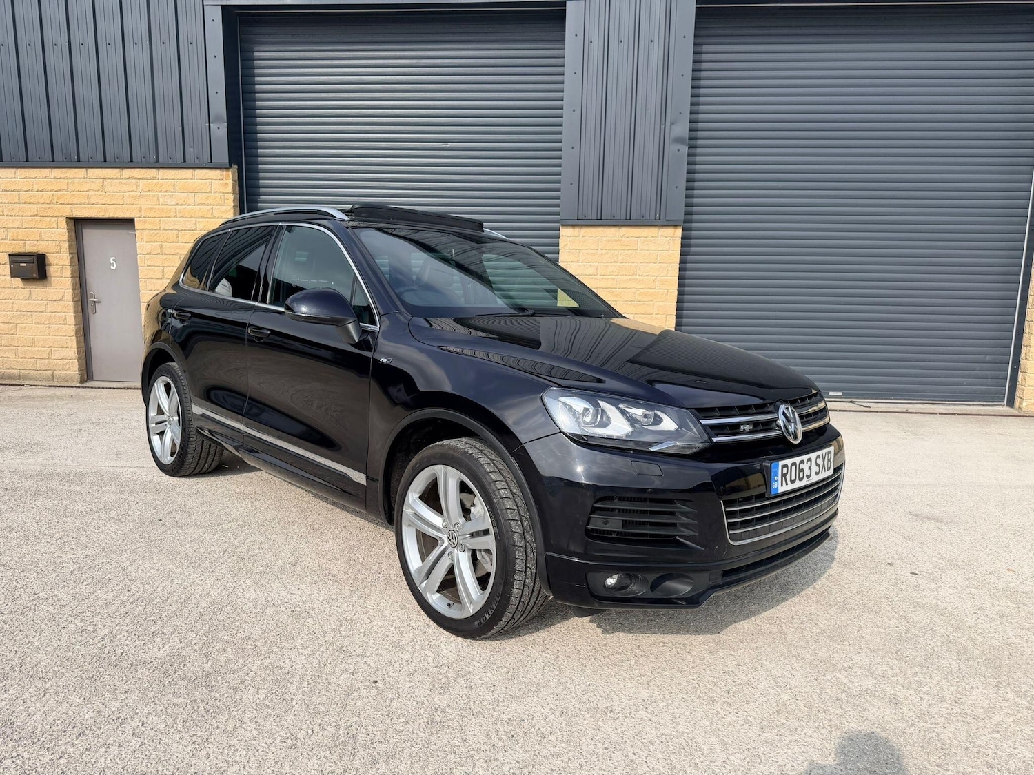 Used Volkswagen Touareg 2013 for sale - 77978083: Photo 2