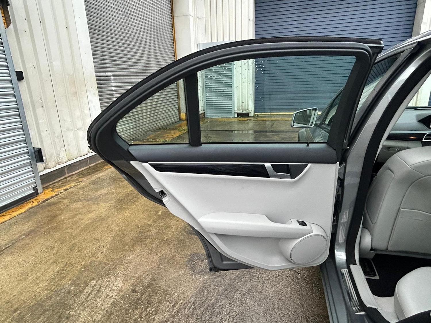 Used Mercedes-Benz C Class 2012 for sale - 76849875: Photo 16