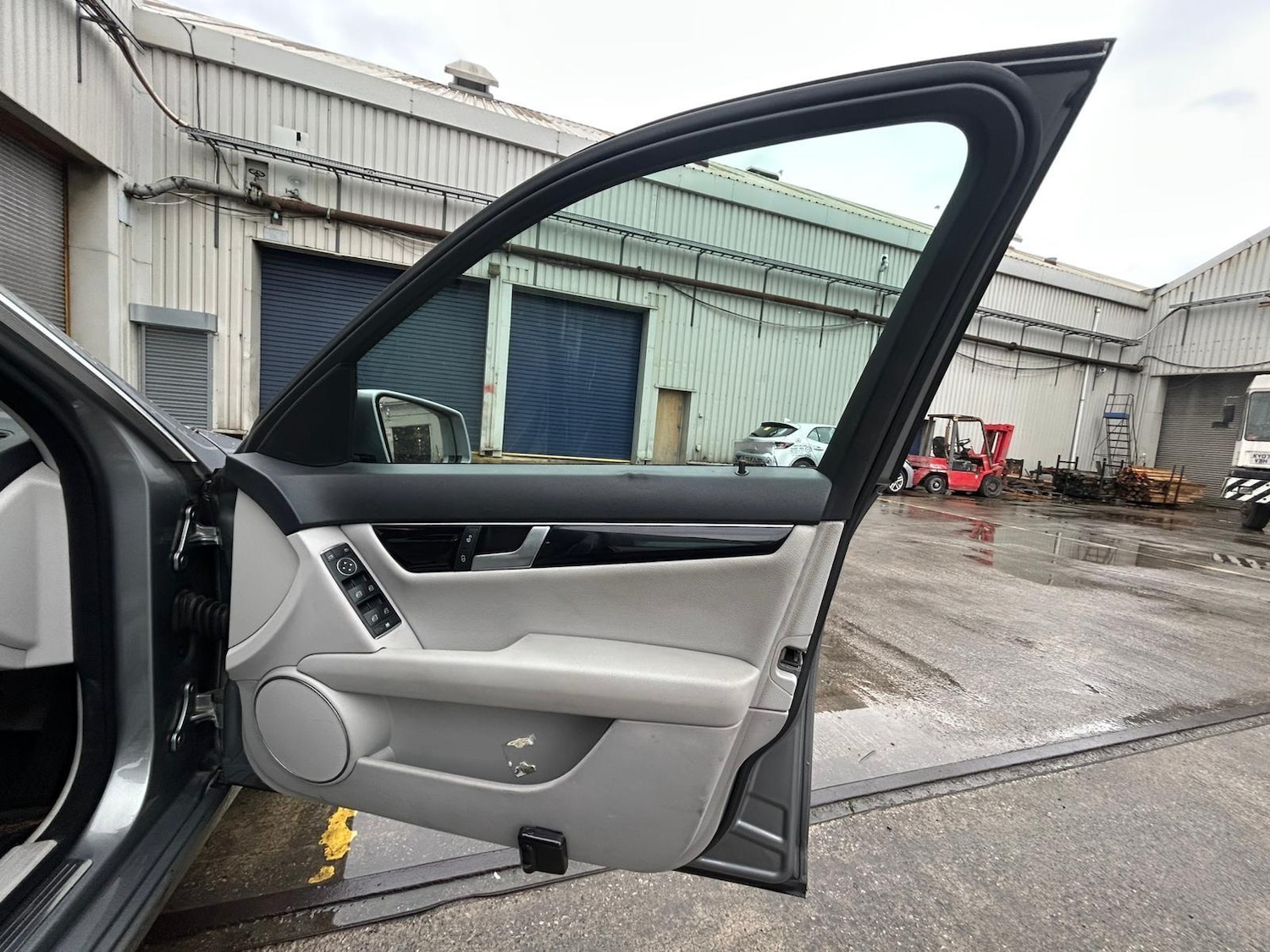 Used Mercedes-Benz C Class 2012 for sale - 76849875: Photo 33