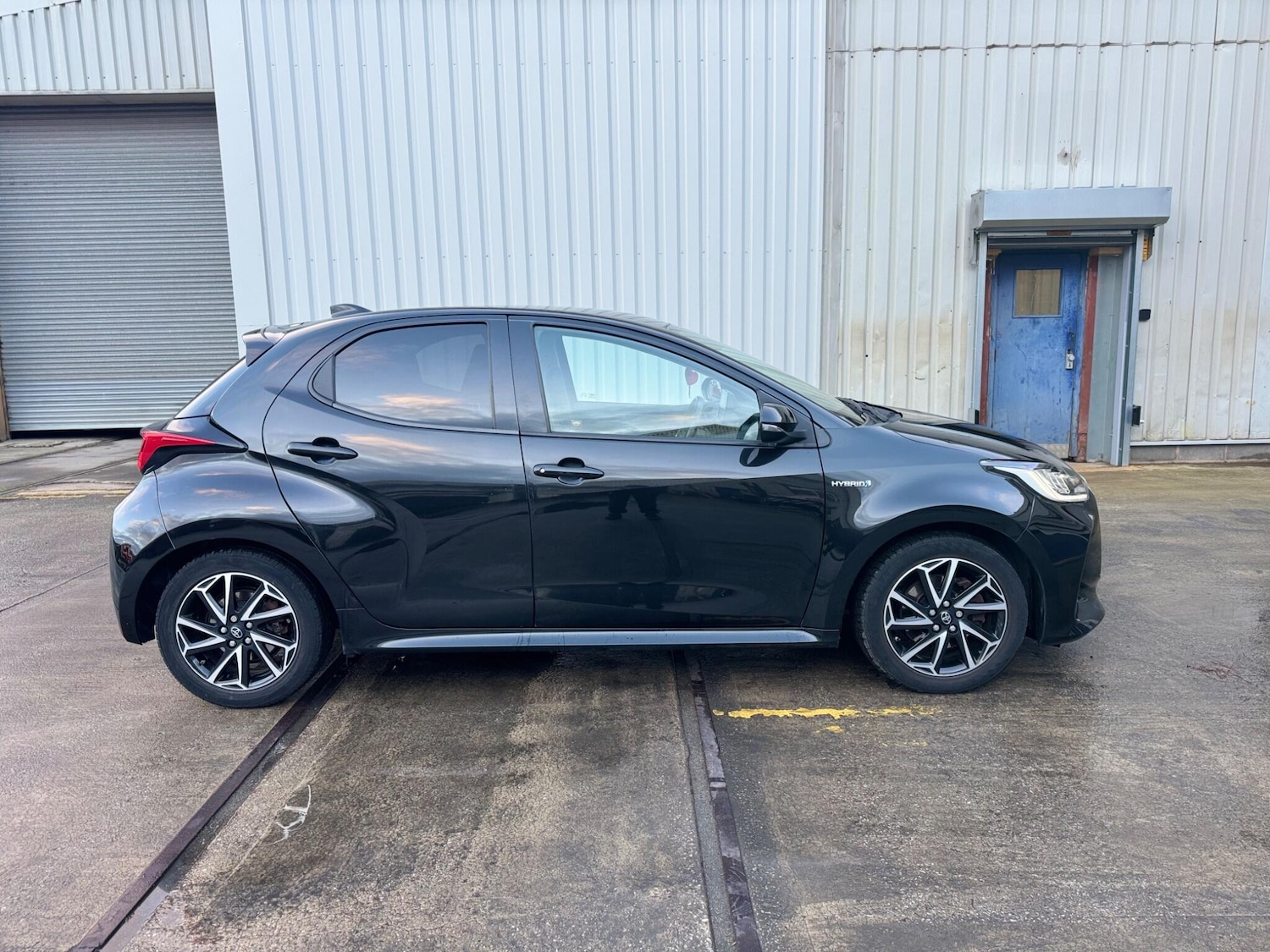 Used Toyota Yaris 2020 for sale - 76801058: Photo 2