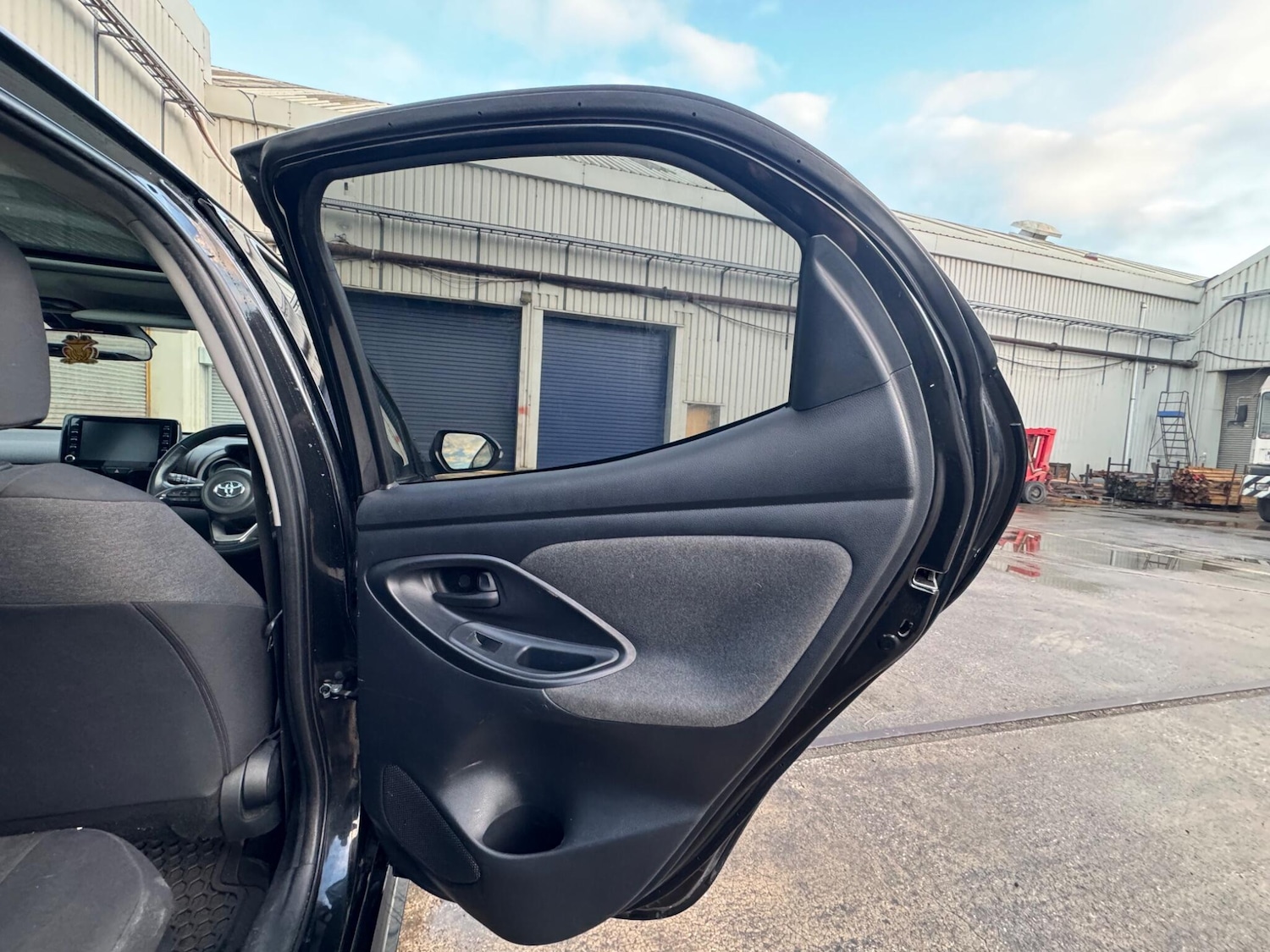 Used Toyota Yaris 2020 for sale - 76801058: Photo 26