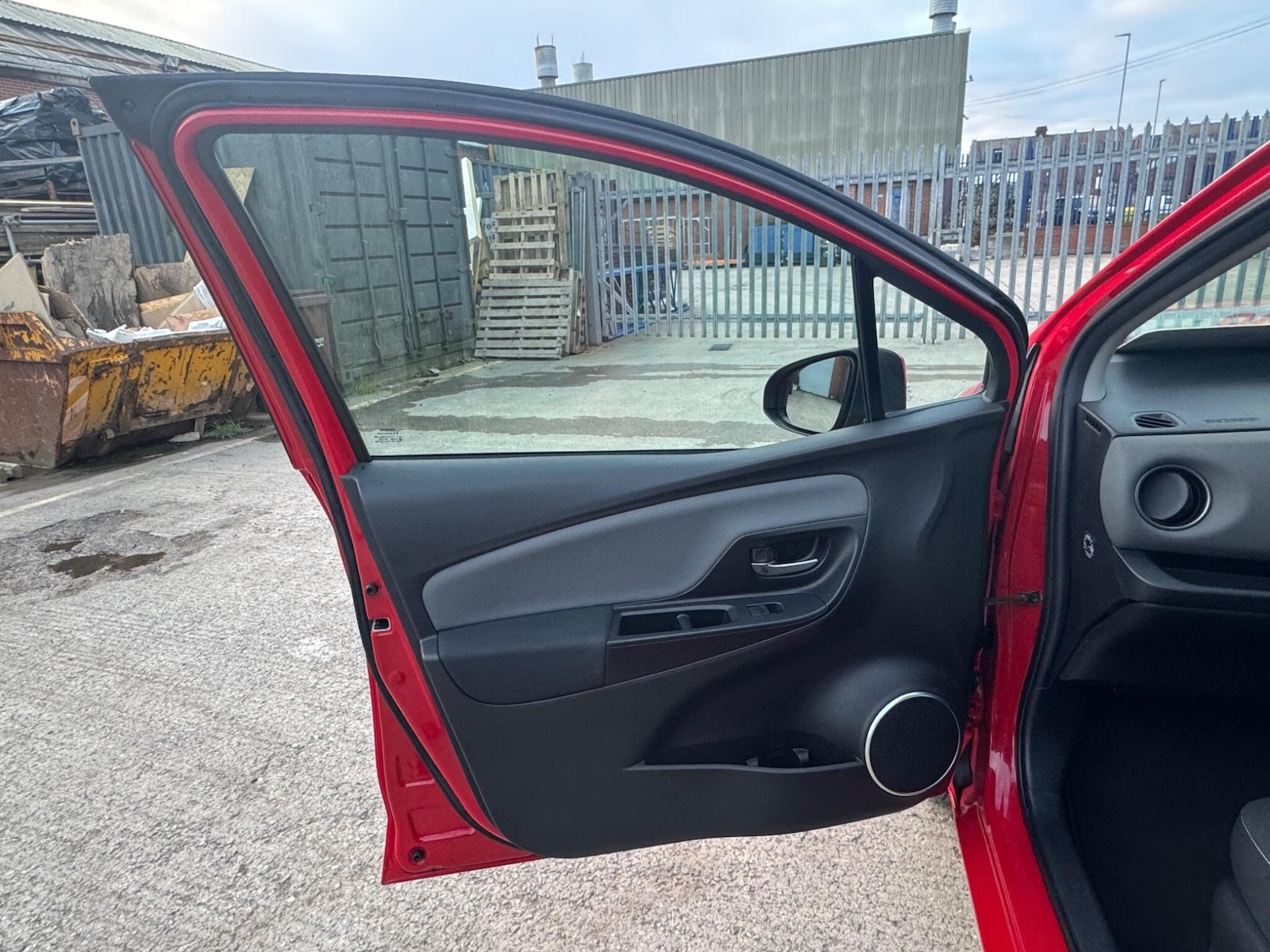 Used Toyota Yaris 2017 for sale - 77074670: Photo 11