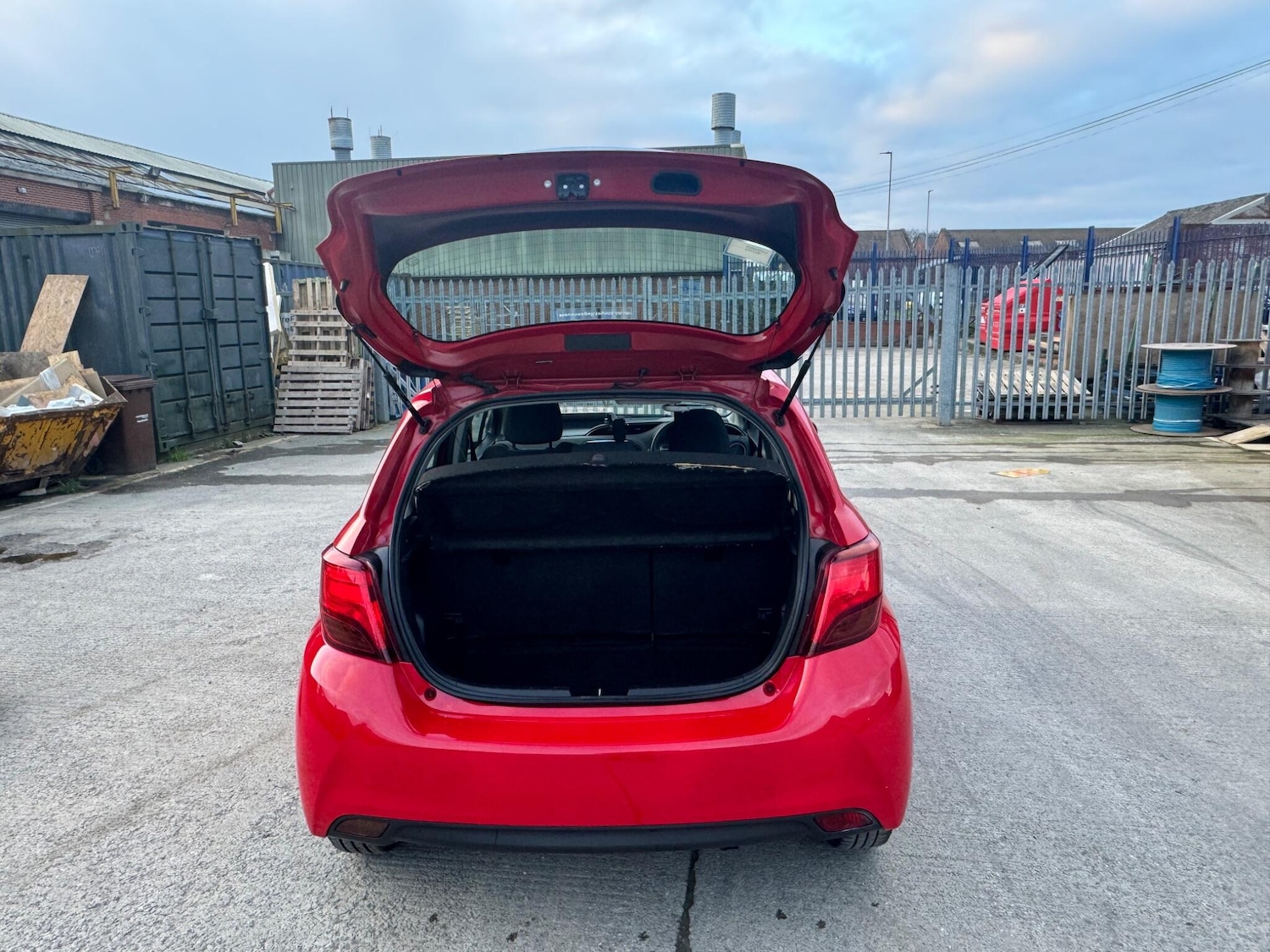 Used Toyota Yaris 2017 for sale - 77074670: Photo 15